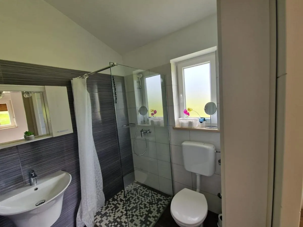 Villas Paliska With Pool For Max 8 Pax In Jasenovica Porec Croácia