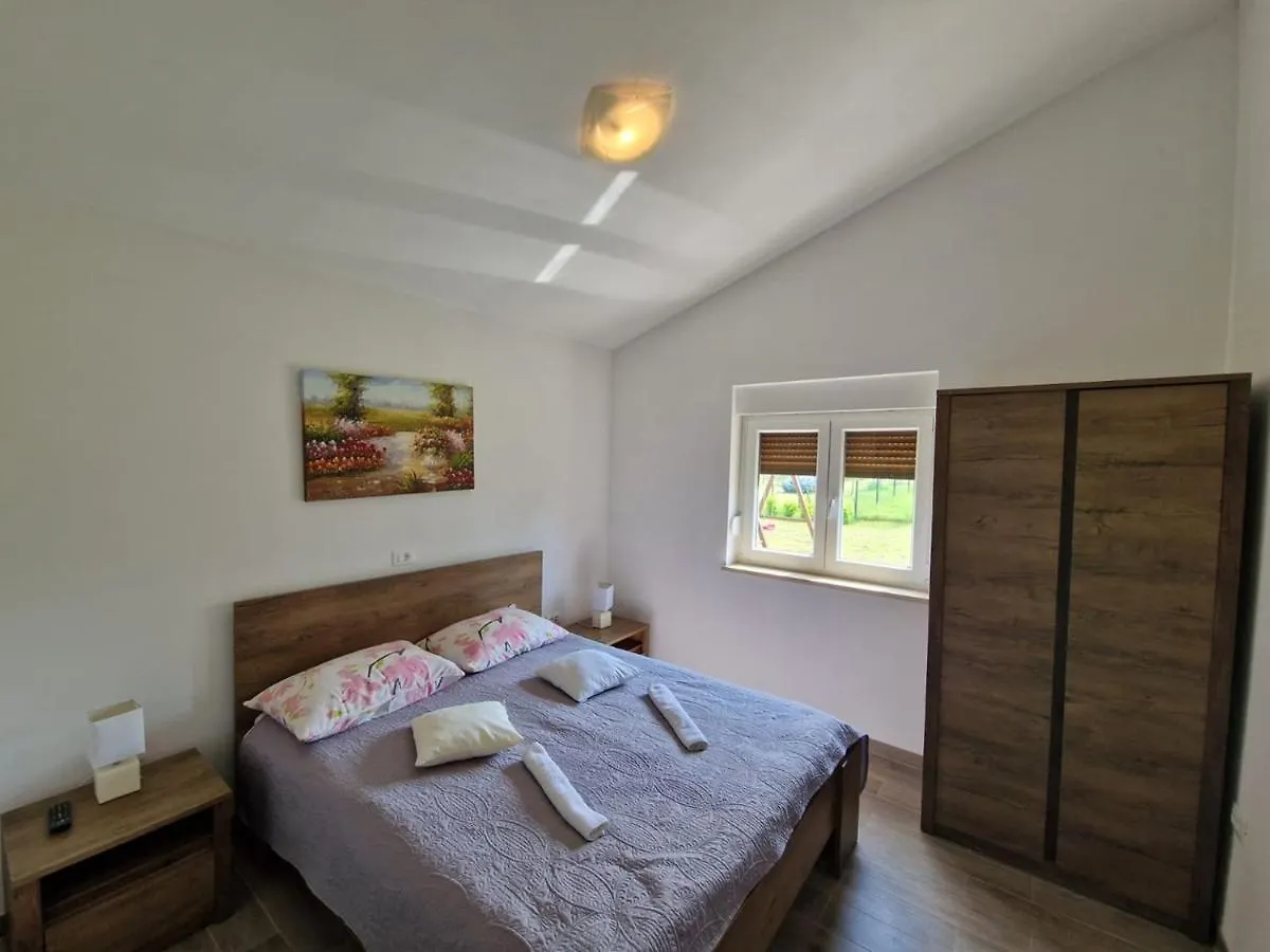 Villas Paliska With Pool For Max 8 Pax In Jasenovica Porec Croácia