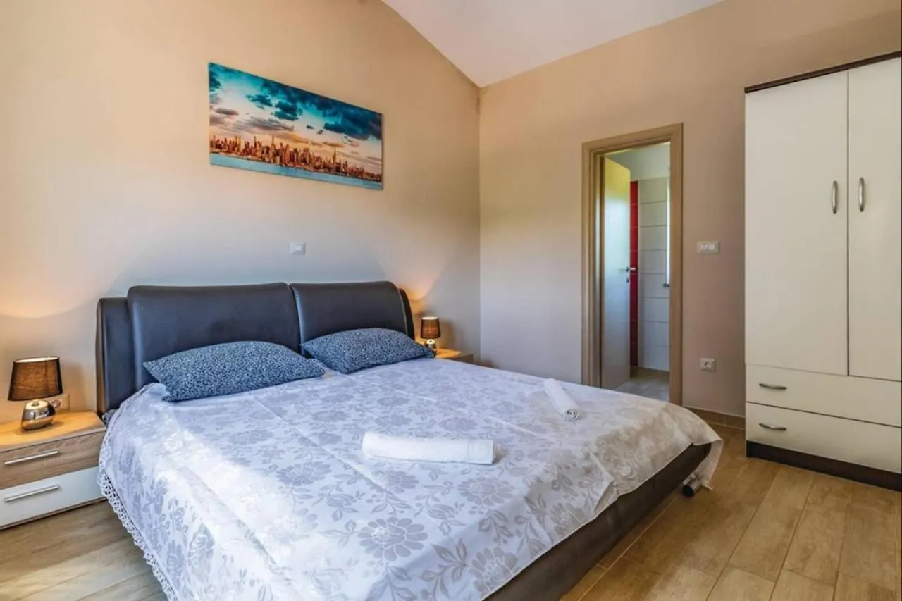 Villas Paliska With Pool For Max 8 Pax In Jasenovica Porec Jasenovica (Istria)